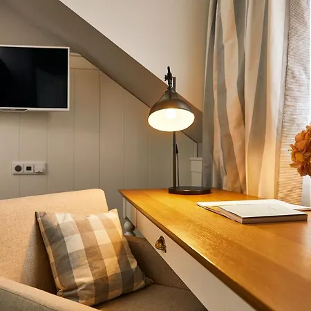 Fuchsbau Romantik & Restaurant & Fox Bar 4*