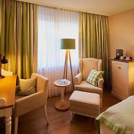 Fuchsbau Romantik & Restaurant & Fox Bar Hotel 4*