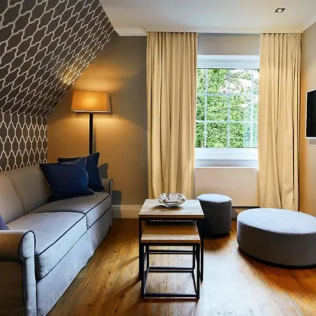 Fuchsbau Romantik & Restaurant & Fox Bar Hotel 4*