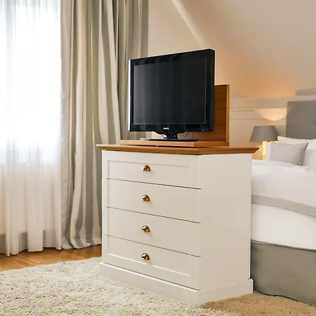 Fuchsbau Romantik & Restaurant & Fox Bar 4*