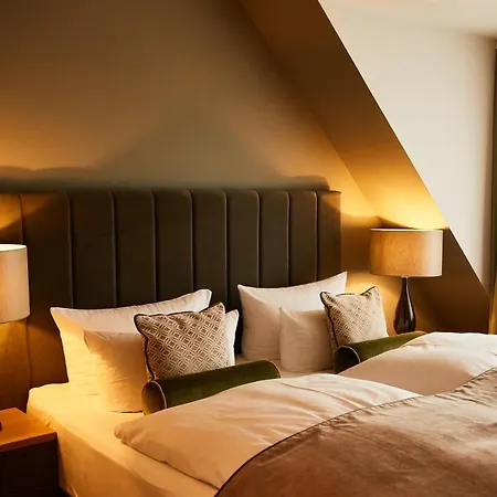 Fuchsbau Romantik & Restaurant & Fox Bar Hotel 4*