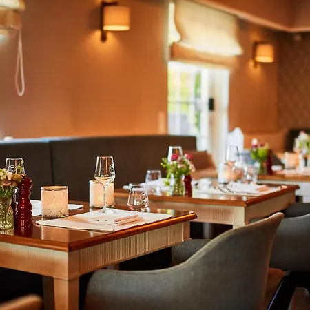 Fuchsbau Romantik & Restaurant & Fox Bar 酒店 4*