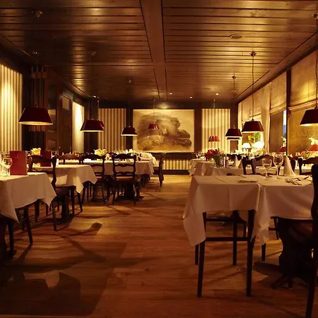 Fuchsbau Romantik & Restaurant & Fox Bar Hotel 4*