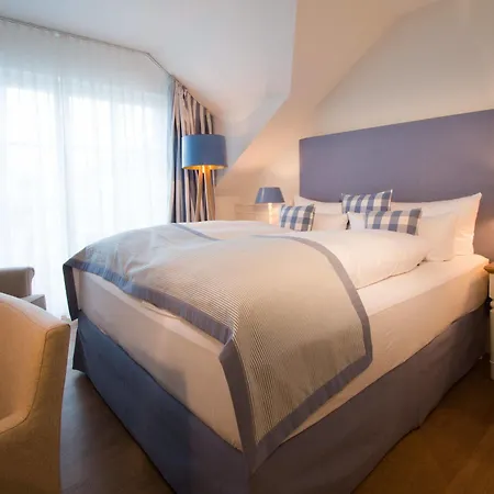 Fuchsbau Romantik & Restaurant & Fox Bar Hotel 4*